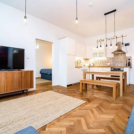 Apartamento Elegant, Modern, 2-Bed Flat By Museum Of Praga Exterior foto