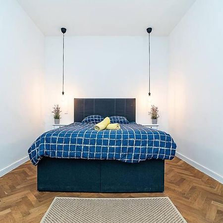 Apartamento Elegant, Modern, 2-Bed Flat By Museum Of Praga Exterior foto