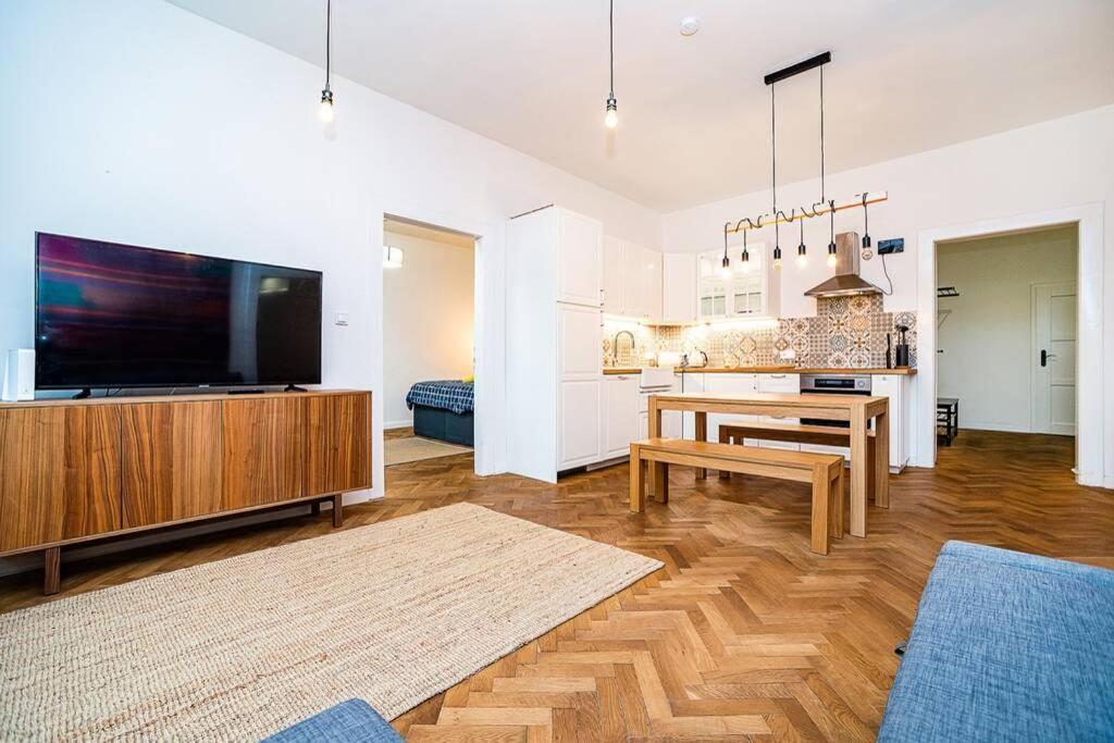 Apartamento Elegant, Modern, 2-Bed Flat By Museum Of Praga Exterior foto