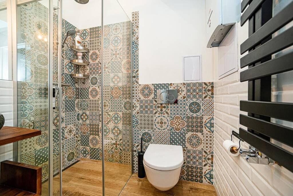 Apartamento Elegant, Modern, 2-Bed Flat By Museum Of Praga Exterior foto