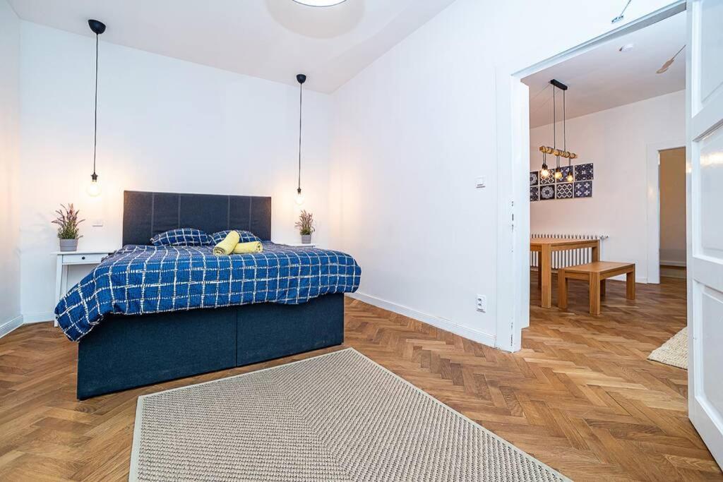 Apartamento Elegant, Modern, 2-Bed Flat By Museum Of Praga Exterior foto