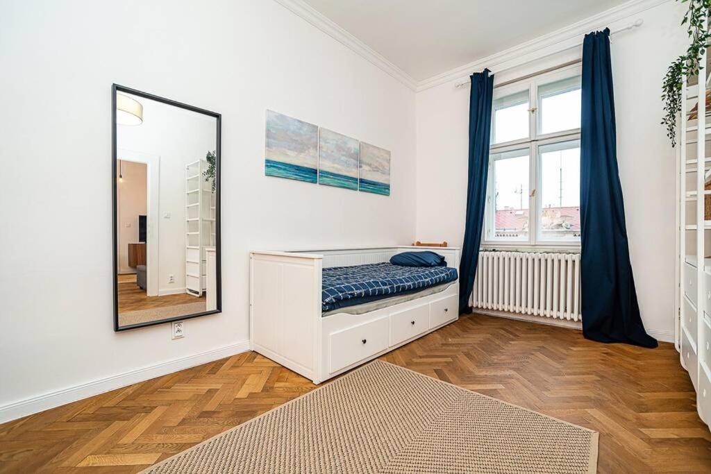 Apartamento Elegant, Modern, 2-Bed Flat By Museum Of Praga Exterior foto