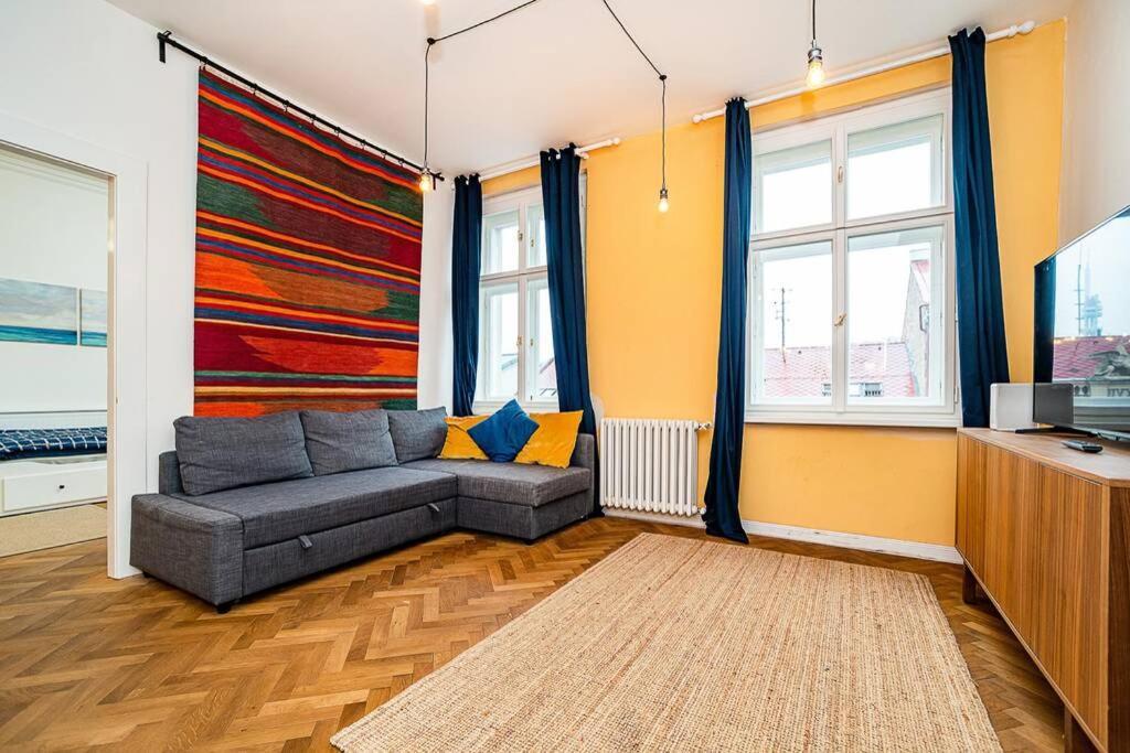 Apartamento Elegant, Modern, 2-Bed Flat By Museum Of Praga Exterior foto