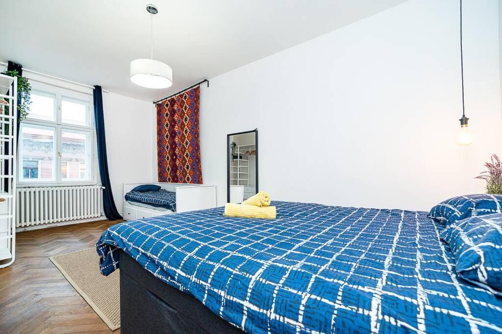 Apartamento Elegant, Modern, 2-Bed Flat By Museum Of Praga Exterior foto