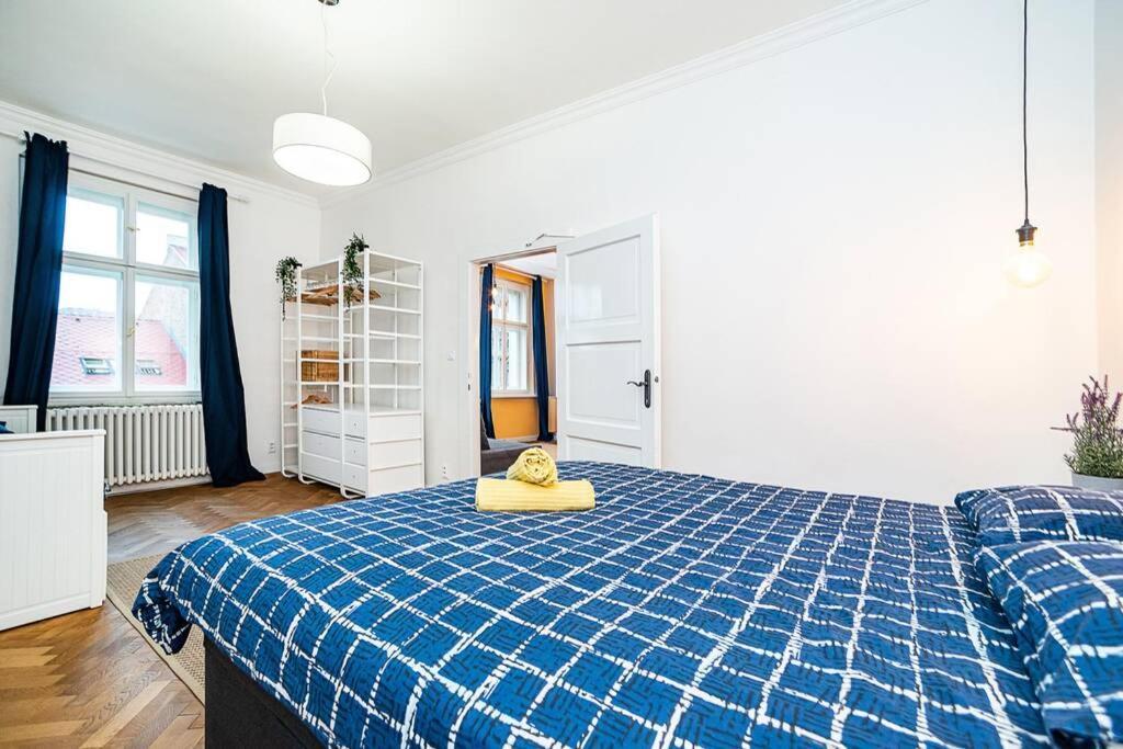 Apartamento Elegant, Modern, 2-Bed Flat By Museum Of Praga Exterior foto