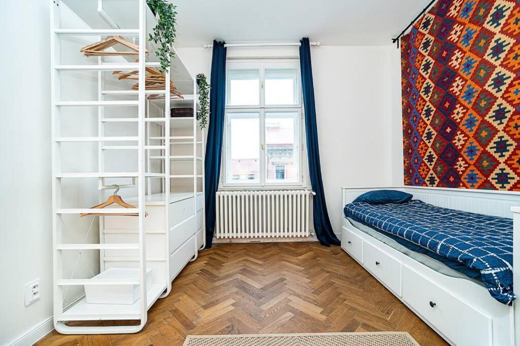 Apartamento Elegant, Modern, 2-Bed Flat By Museum Of Praga Exterior foto