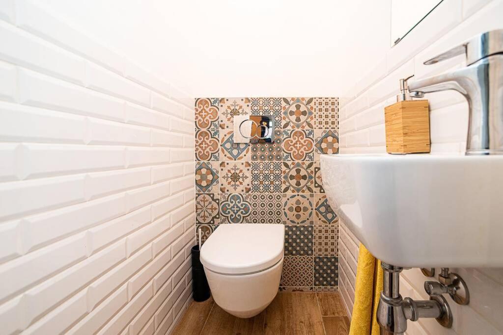 Apartamento Elegant, Modern, 2-Bed Flat By Museum Of Praga Exterior foto